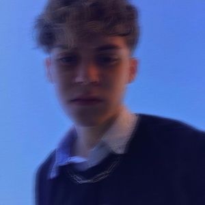 Meet your Posher, Chloe